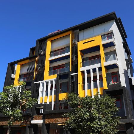 花蓮亮君經典民宿1館加2館民宿-東大門夜市-電梯包棟bright King Homestay Hualien stad Exteriör bild