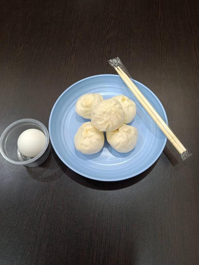 花蓮亮君經典民宿1館加2館民宿-東大門夜市-電梯包棟bright King Homestay Hualien stad Exteriör bild