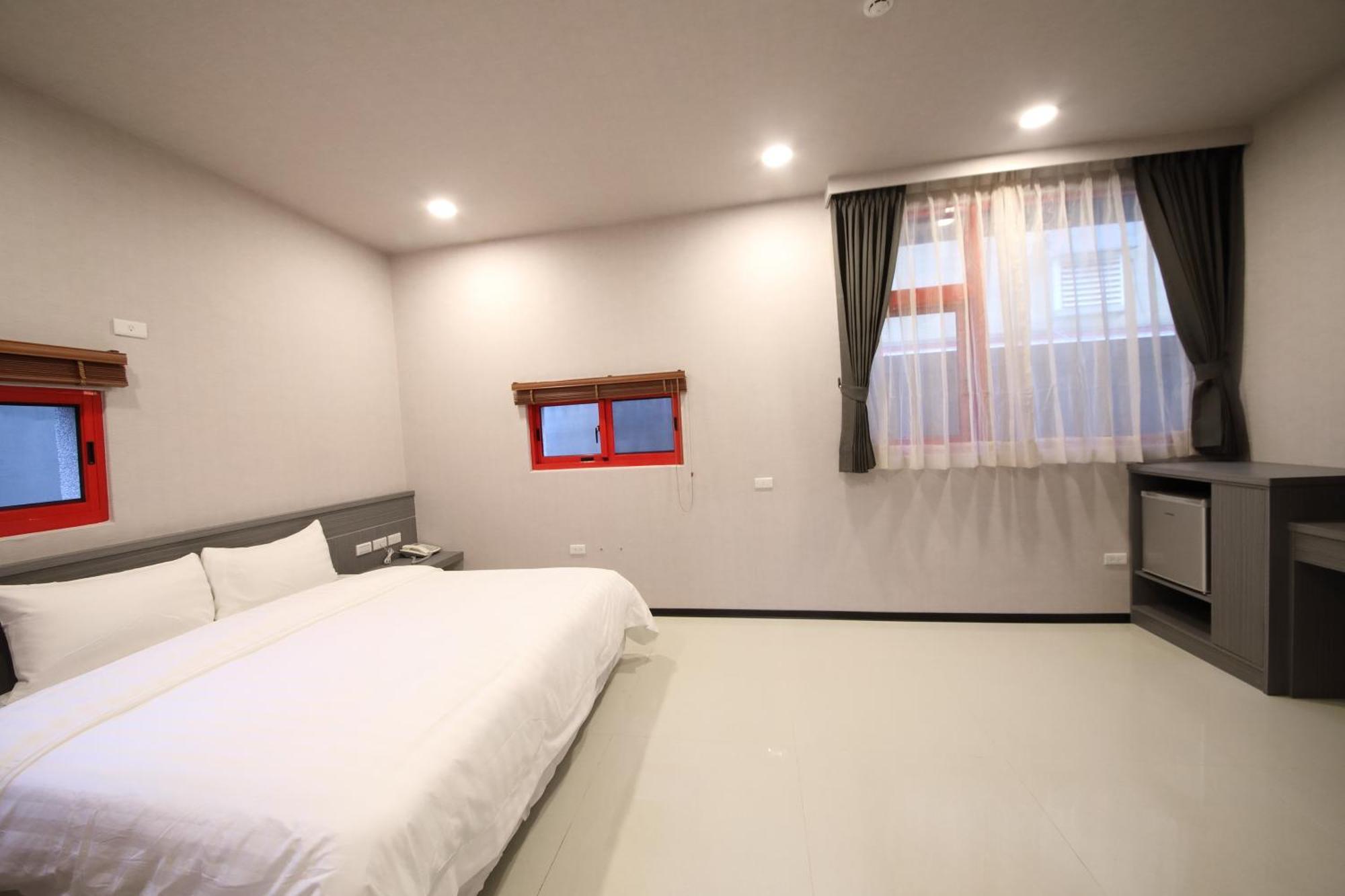 花蓮亮君經典民宿1館加2館民宿-東大門夜市-電梯包棟bright King Homestay Hualien stad Rum bild