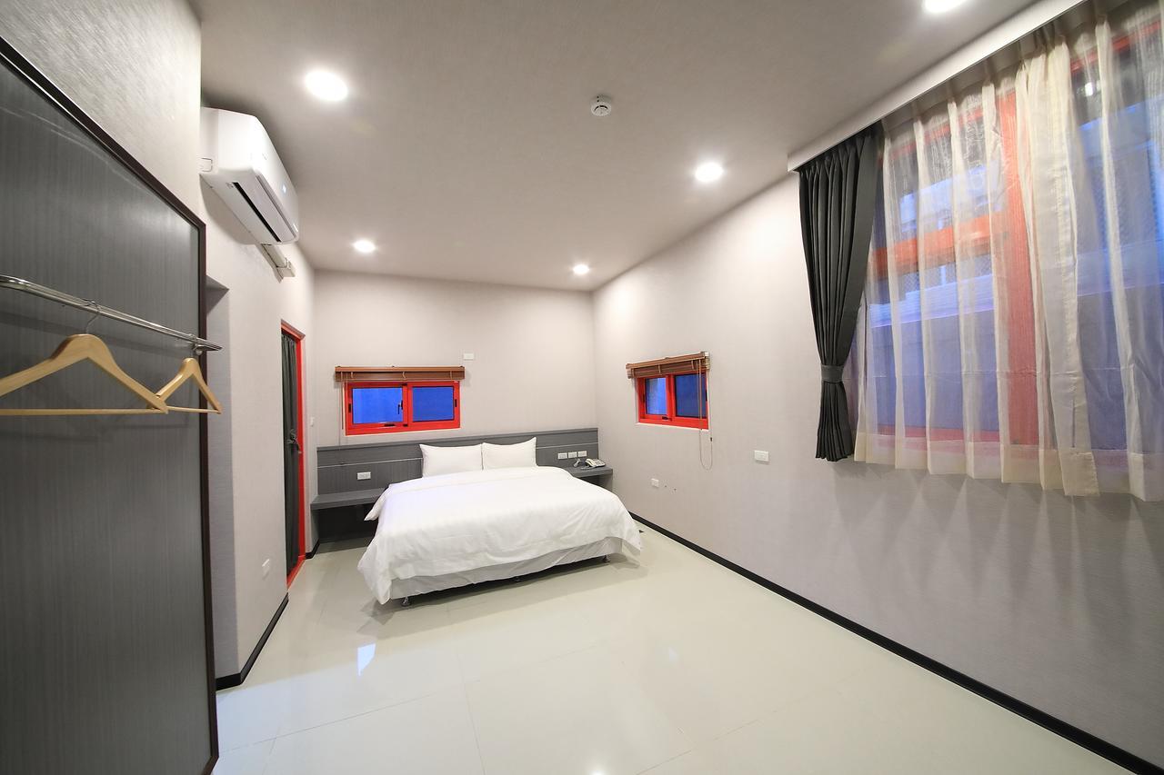 花蓮亮君經典民宿1館加2館民宿-東大門夜市-電梯包棟bright King Homestay Hualien stad Exteriör bild