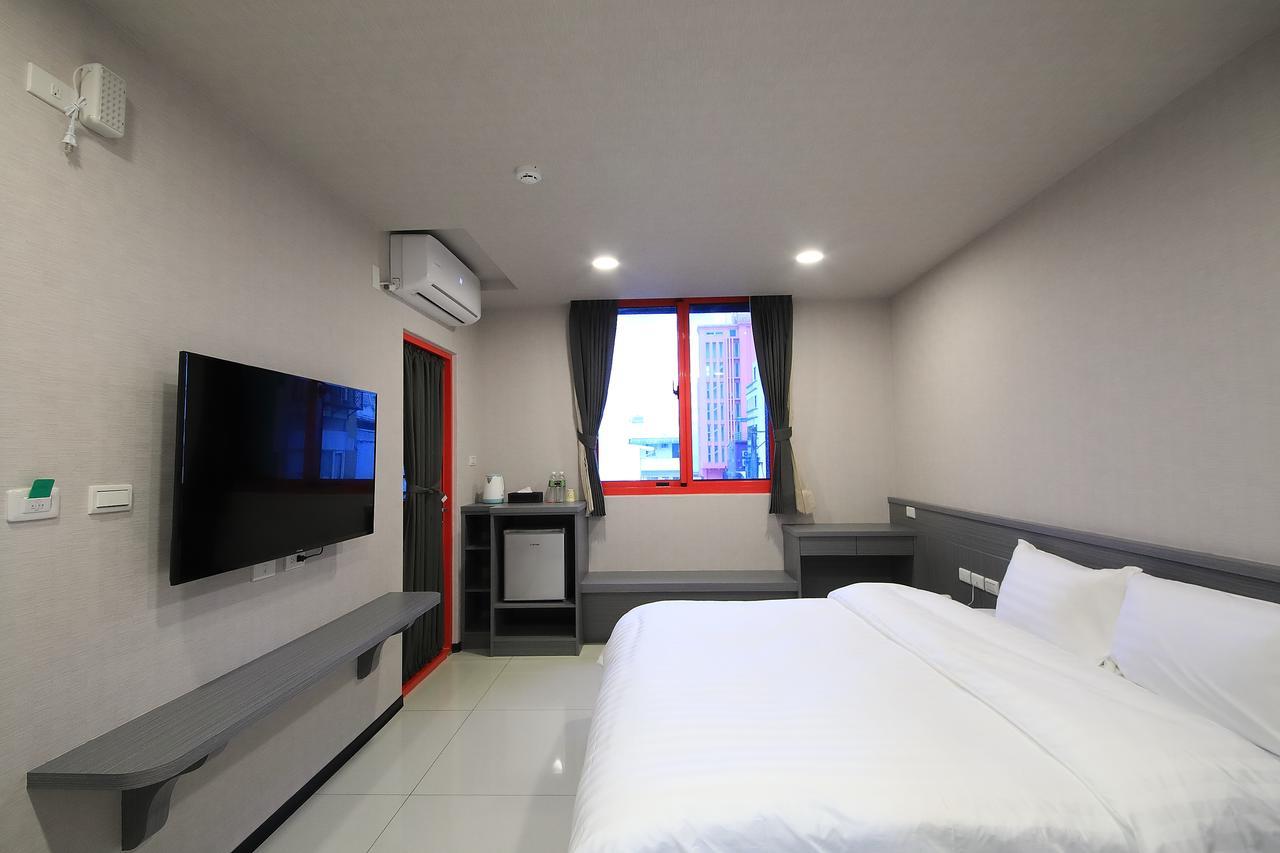 花蓮亮君經典民宿1館加2館民宿-東大門夜市-電梯包棟bright King Homestay Hualien stad Exteriör bild