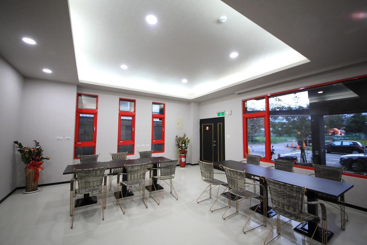 花蓮亮君經典民宿1館加2館民宿-東大門夜市-電梯包棟bright King Homestay Hualien stad Exteriör bild