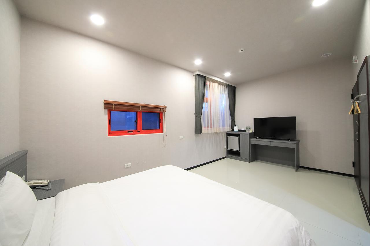 花蓮亮君經典民宿1館加2館民宿-東大門夜市-電梯包棟bright King Homestay Hualien stad Exteriör bild