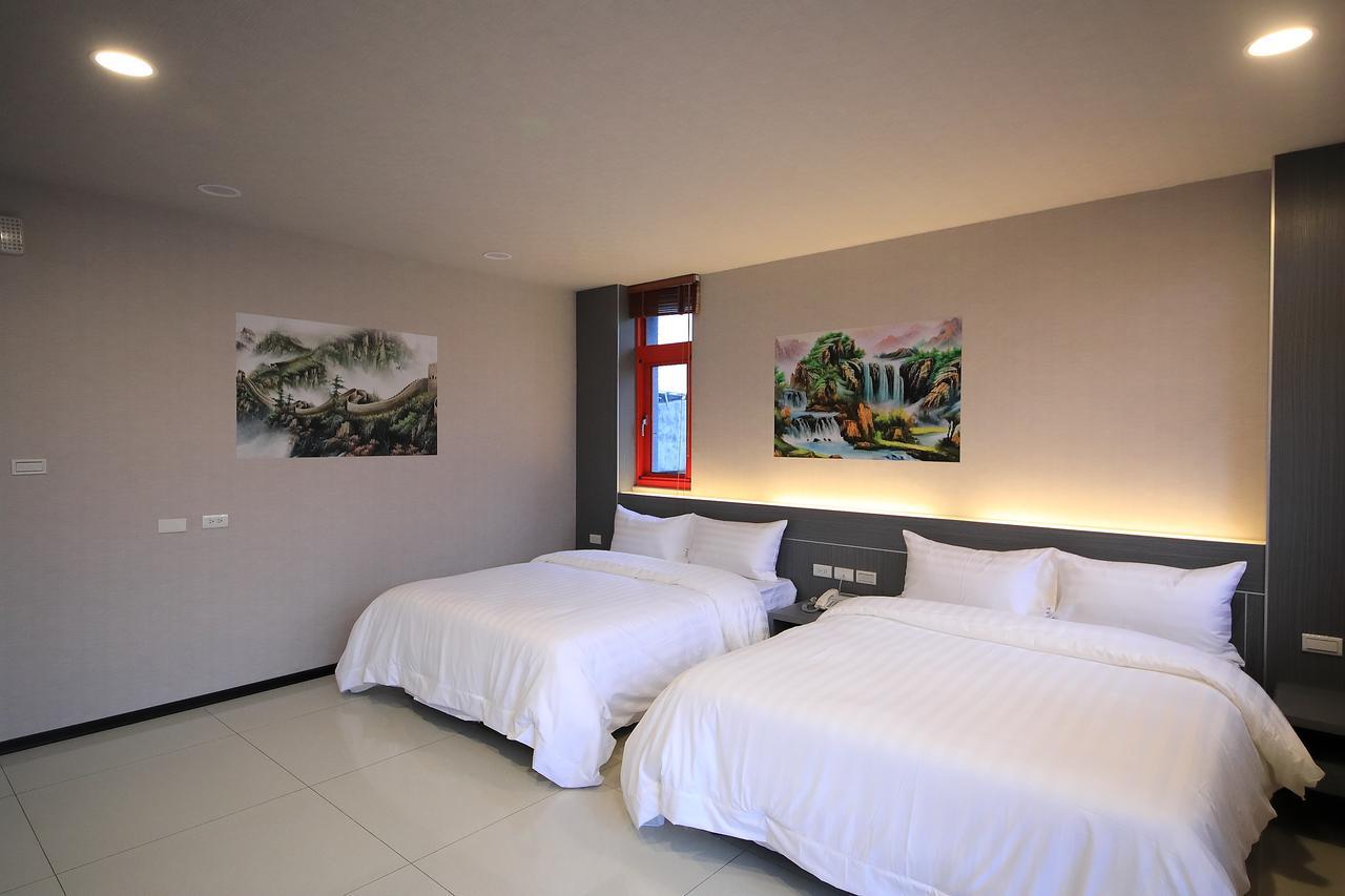 花蓮亮君經典民宿1館加2館民宿-東大門夜市-電梯包棟bright King Homestay Hualien stad Exteriör bild