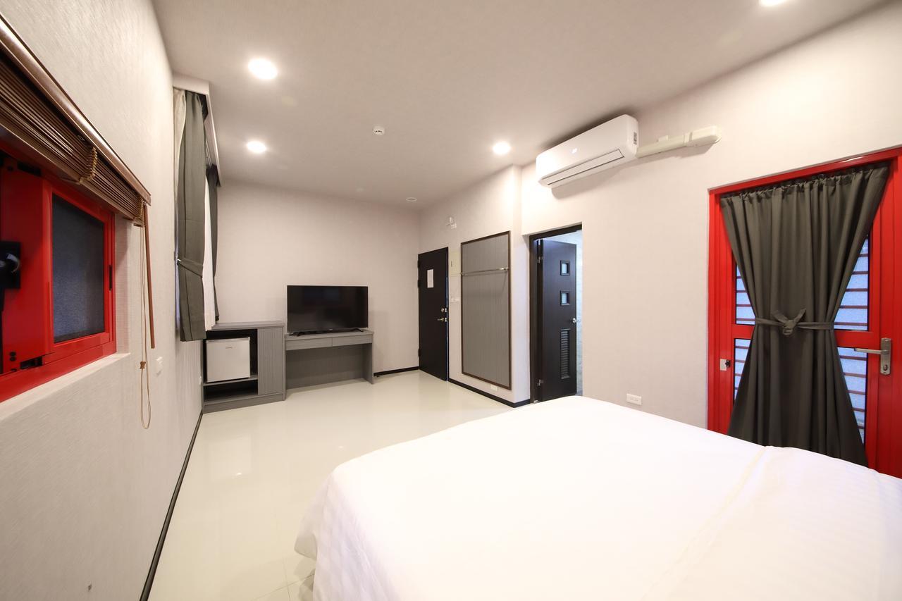 花蓮亮君經典民宿1館加2館民宿-東大門夜市-電梯包棟bright King Homestay Hualien stad Exteriör bild