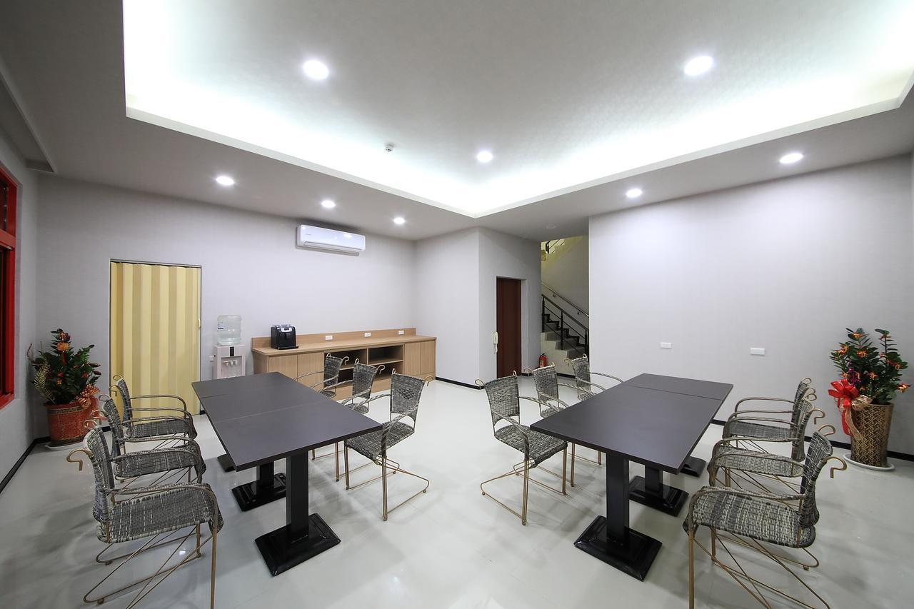 花蓮亮君經典民宿1館加2館民宿-東大門夜市-電梯包棟bright King Homestay Hualien stad Exteriör bild