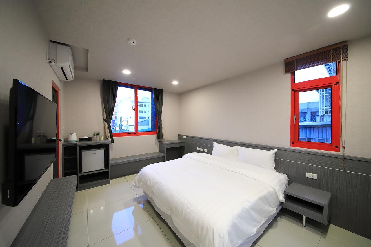 花蓮亮君經典民宿1館加2館民宿-東大門夜市-電梯包棟bright King Homestay Hualien stad Exteriör bild
