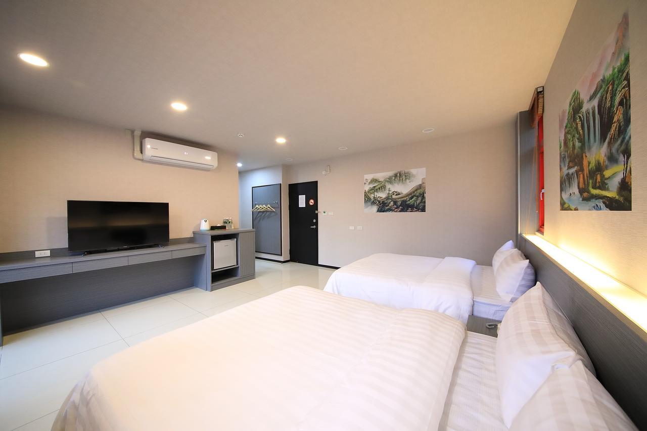 花蓮亮君經典民宿1館加2館民宿-東大門夜市-電梯包棟bright King Homestay Hualien stad Exteriör bild