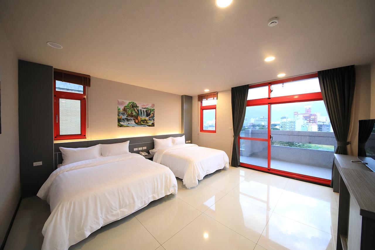 花蓮亮君經典民宿1館加2館民宿-東大門夜市-電梯包棟bright King Homestay Hualien stad Exteriör bild